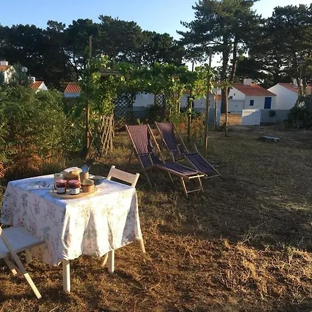 بيت للعطل Calme Et Bord De *